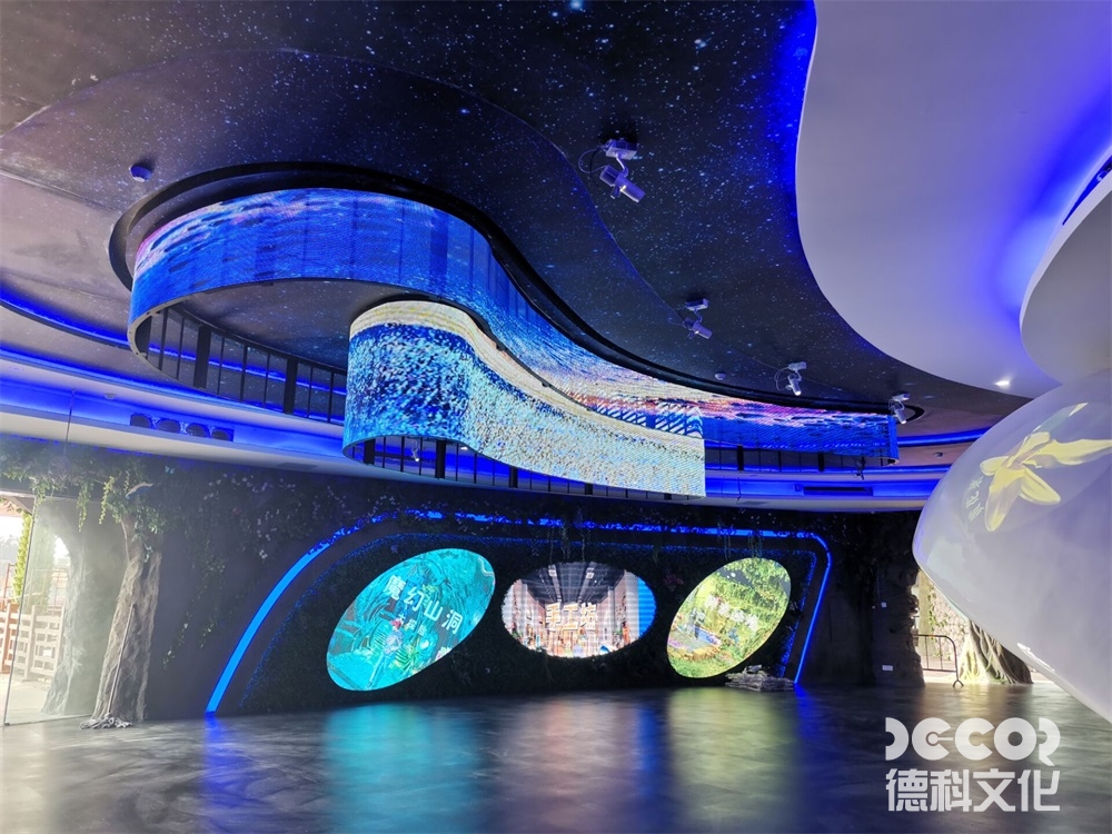 在藝術(shù)展廳裝修設(shè)計中，如何選擇合適的色彩搭配？