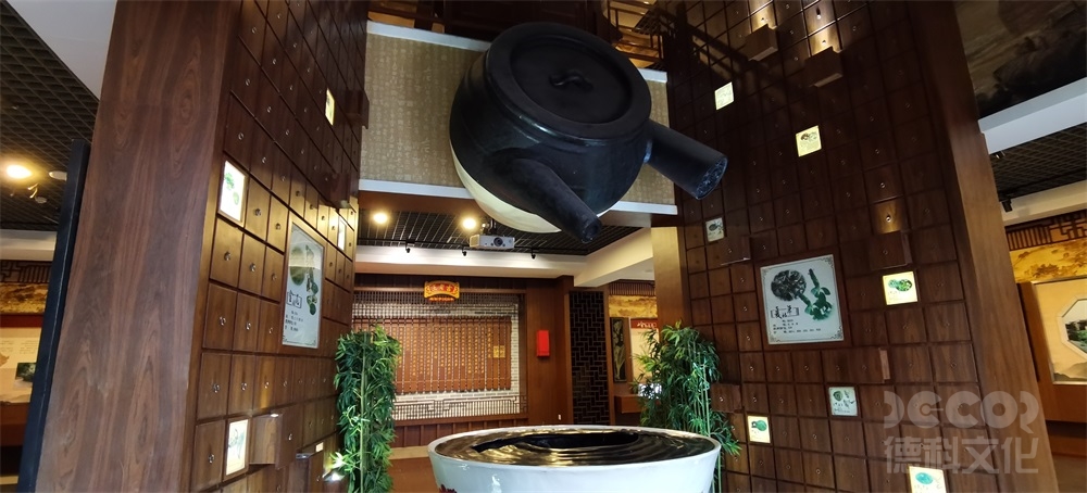 藝術(shù)展廳裝修設(shè)計(jì)中，如何考慮展品的安排和分組方式