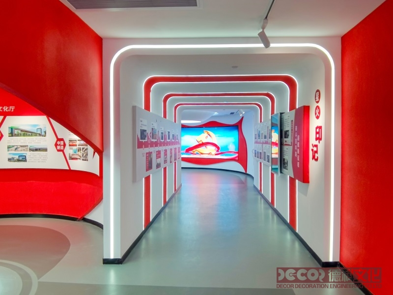 黨建館設計中的展示標識牌應如何設計和展示？