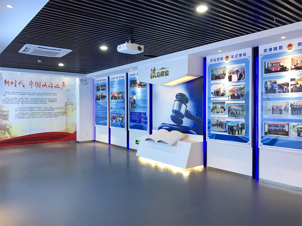 如何通過紅色展館設計展示黨的創(chuàng)新實踐和改革成果？