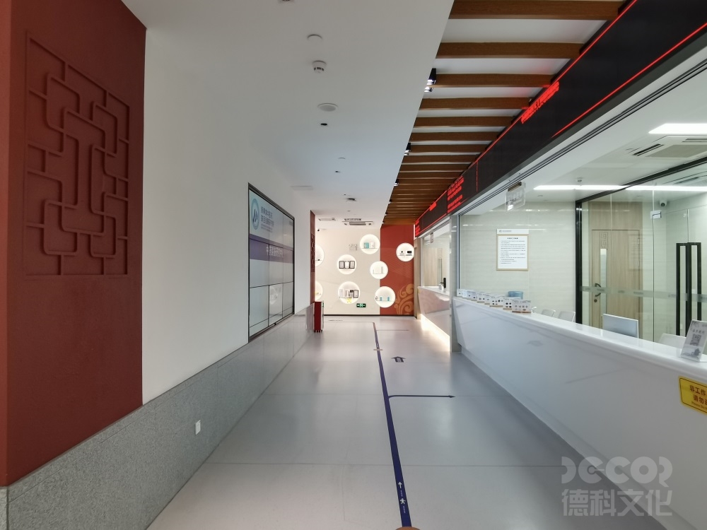 展館設(shè)計(jì)公司如何應(yīng)對展館中的安全規(guī)范和風(fēng)險(xiǎn)管理？