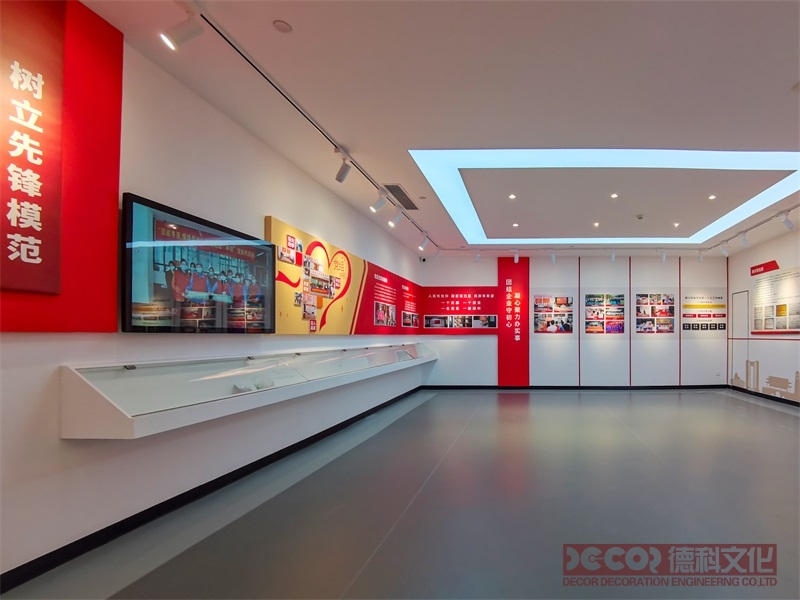 如何確定展示型黨建館設計的核心主題定位？